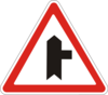 знак 1.23.1 Прилягання другорядної дороги